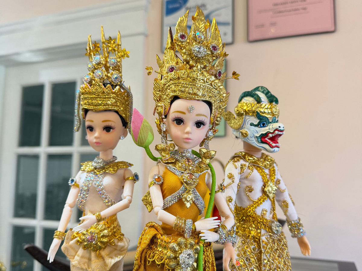 Traditional Cambodian figurines